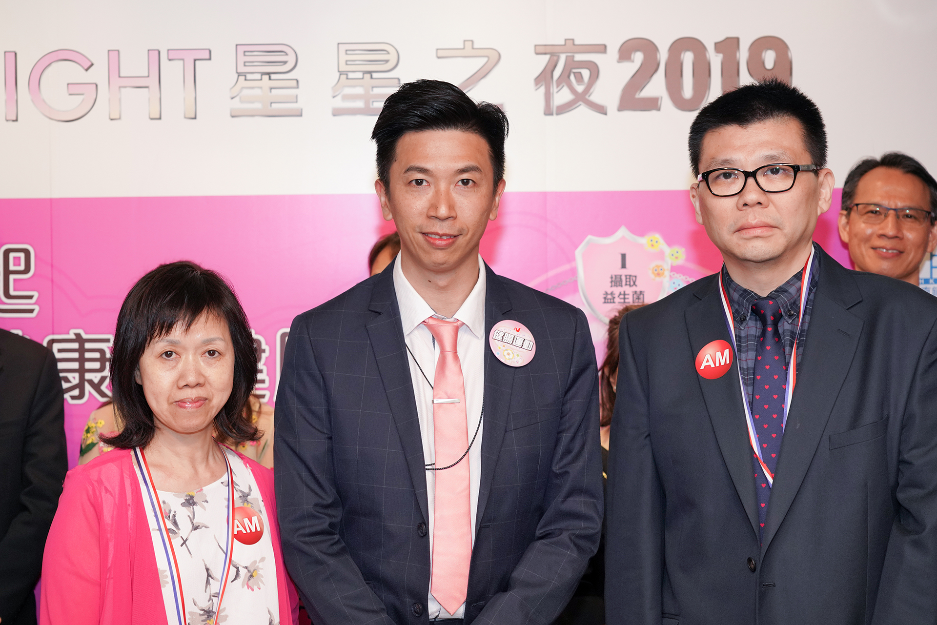 恭賀新晉副經理（AM）曹順喜小姐（左一）及王培雄先生（右一）