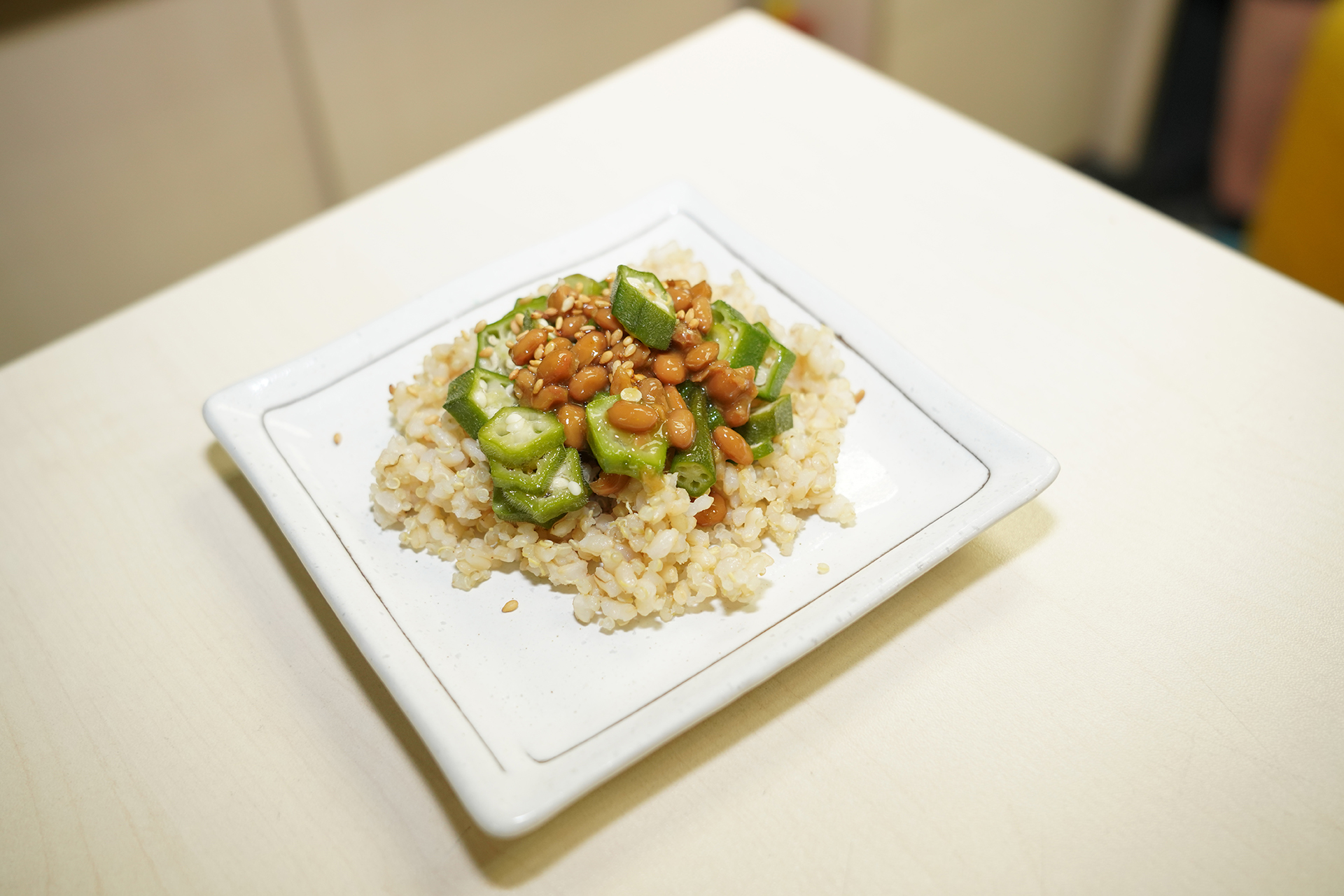 星級美食-納豆秋葵伴藜麥糙米飯