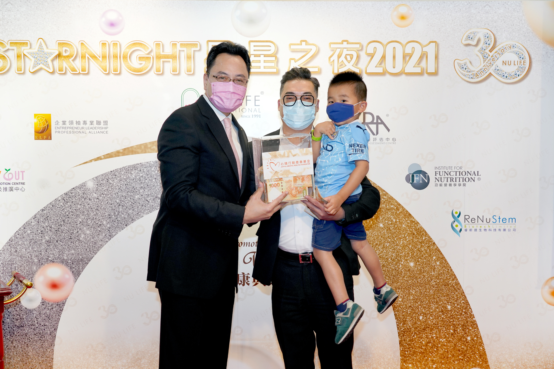 恭賀盧德輝先生從星級百萬富翁遊戲贏取HK$10,000獎金並與公司合共捐助HK$8000予「心晴行動慈善基金」