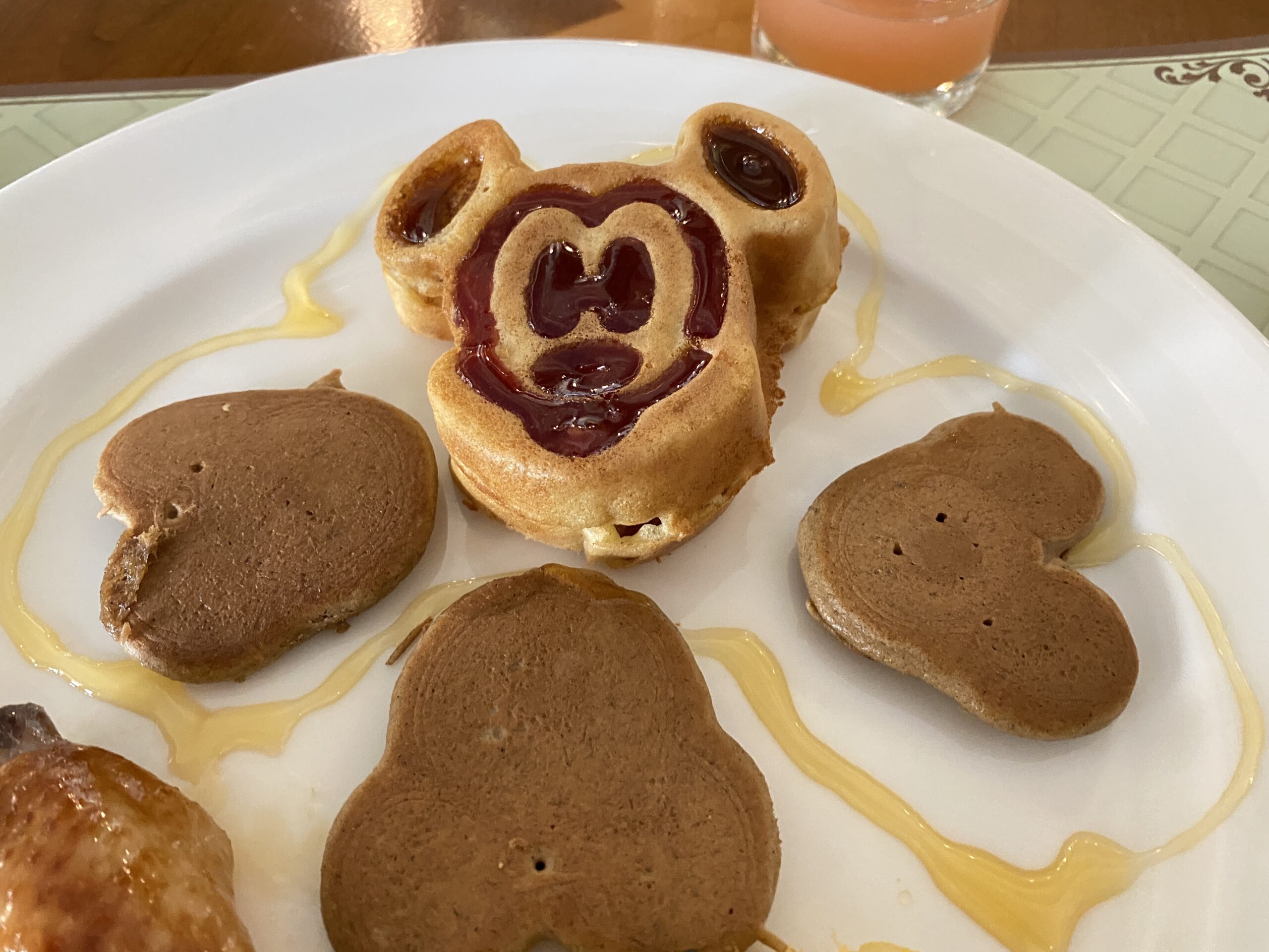 享用香港迪士尼樂園酒店早餐