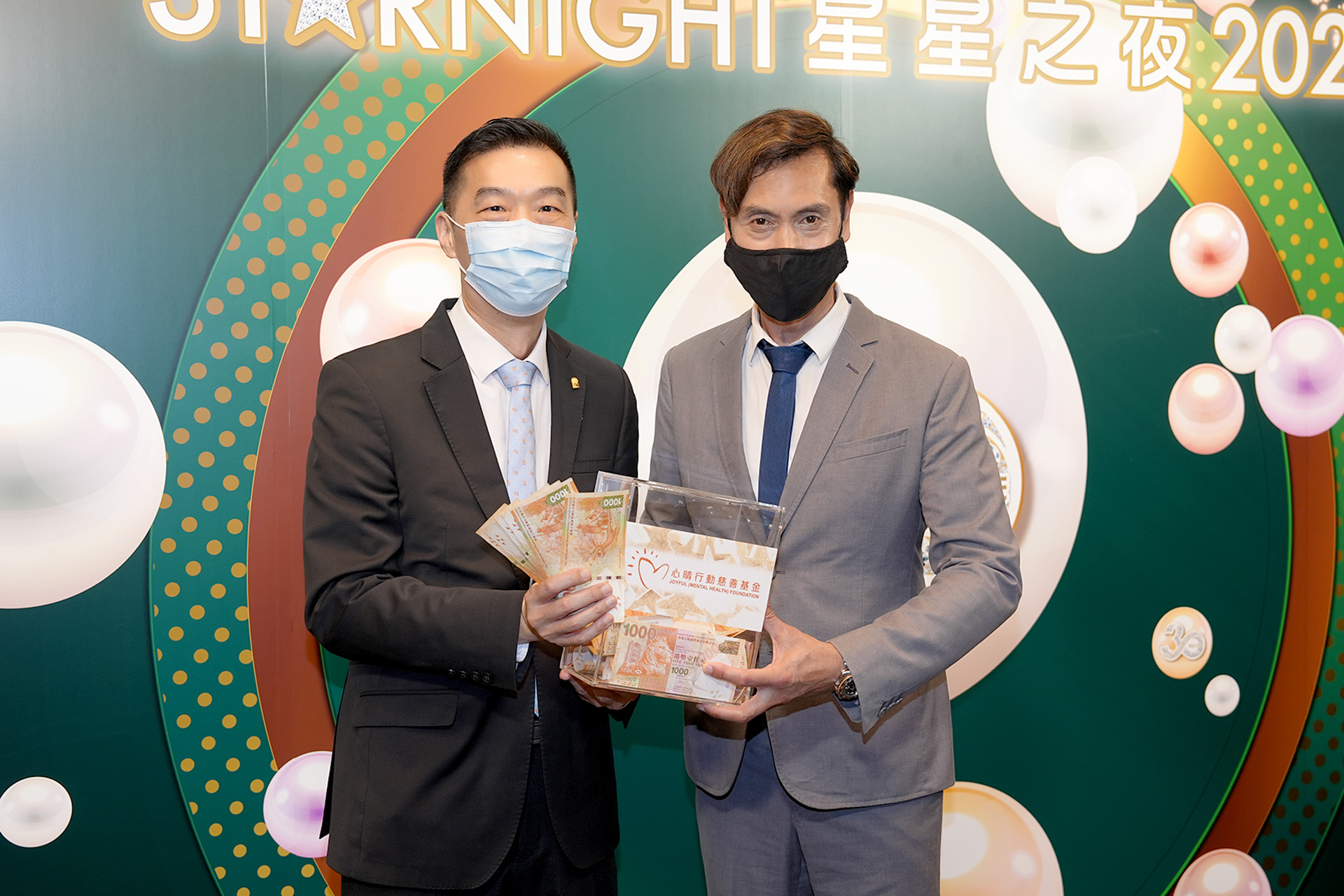 恭賀巫志賢先生從星級百萬富翁遊戲贏取HK$10,000獎金並與公司合共捐助HK$8000予「心晴行動慈善基金」