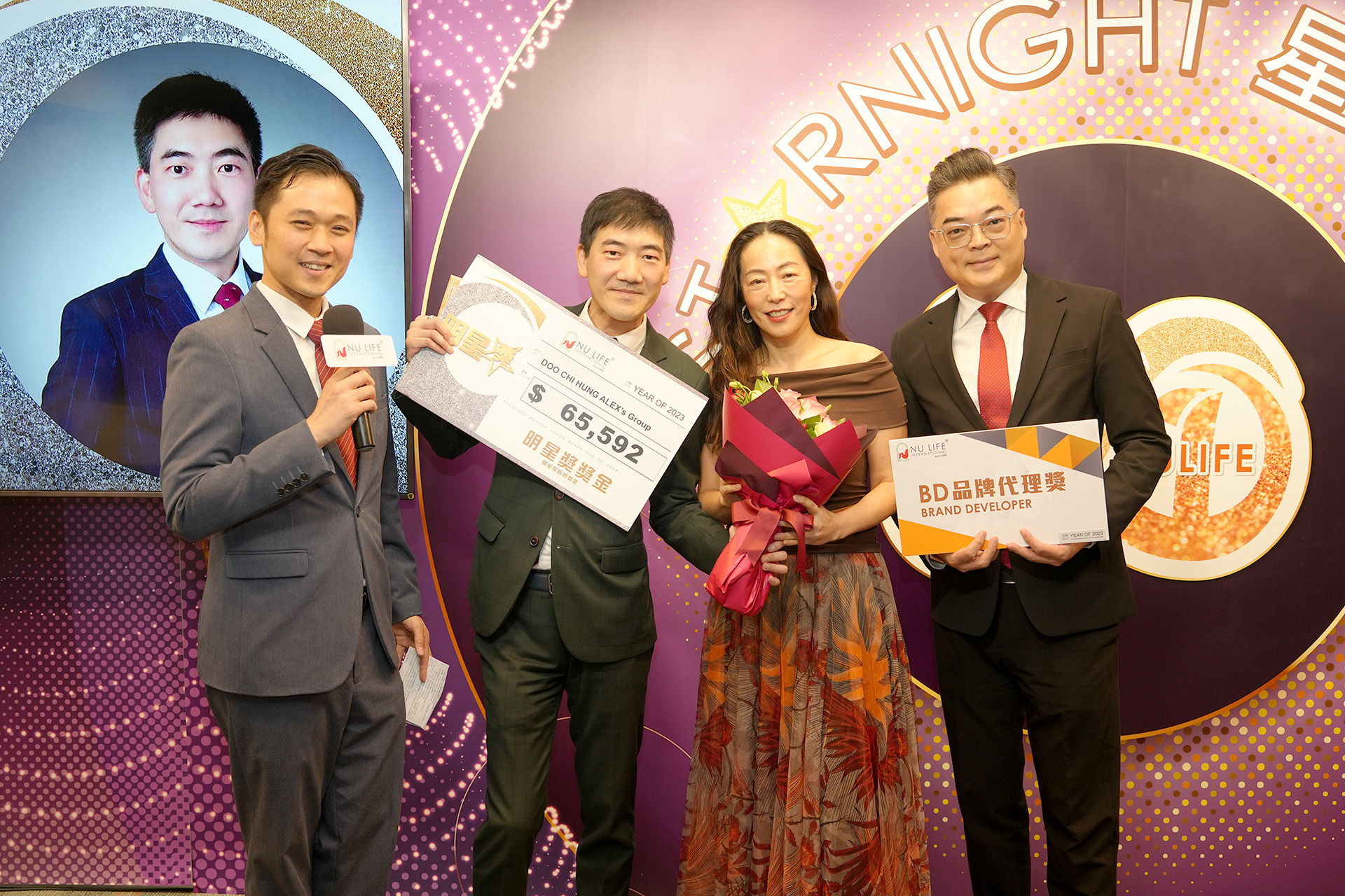 恭賀新晉明星：杜志鴻先生(左二)及其明星家族成員